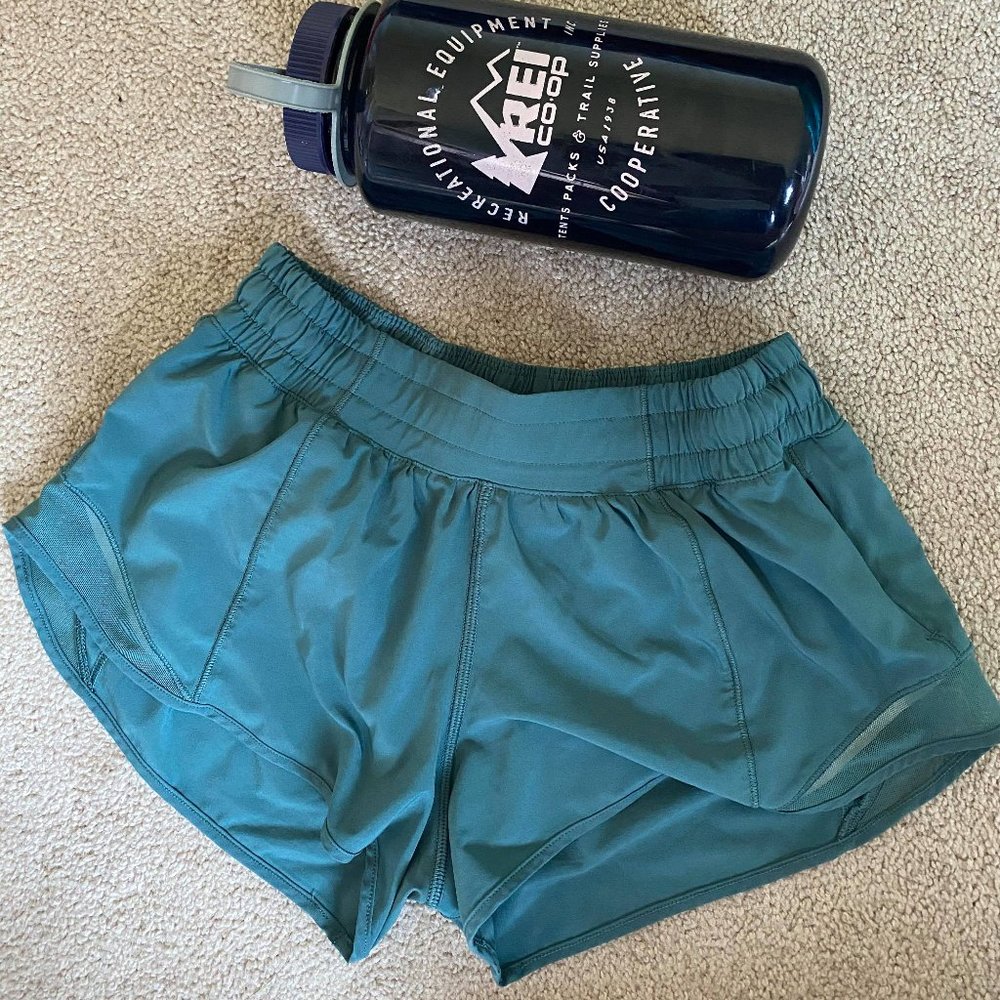 Lululemon hotty hot shorts green smoke 2.5"